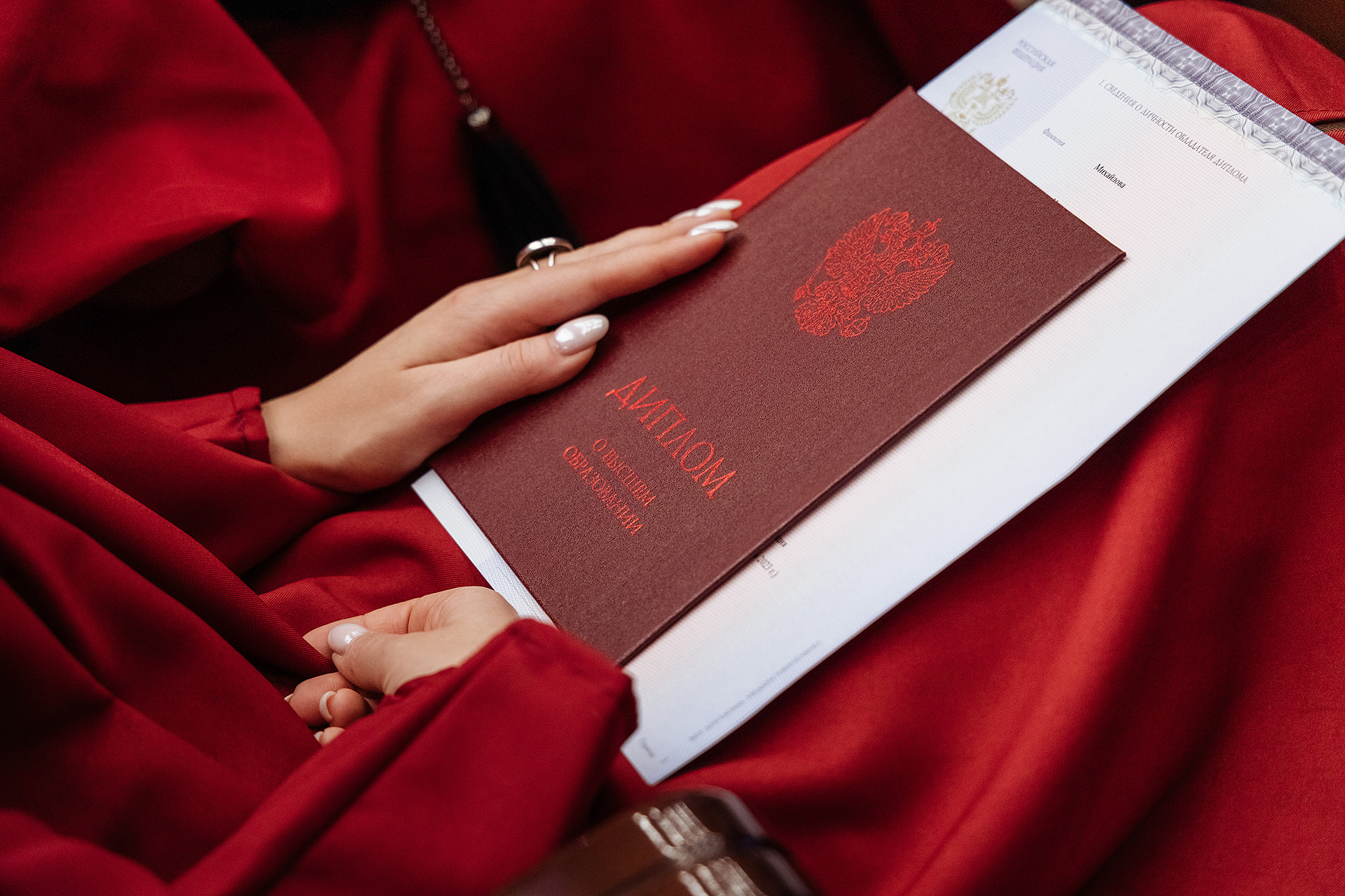 Дипломы, справки, аттестаты, свидетельства купить в Москве